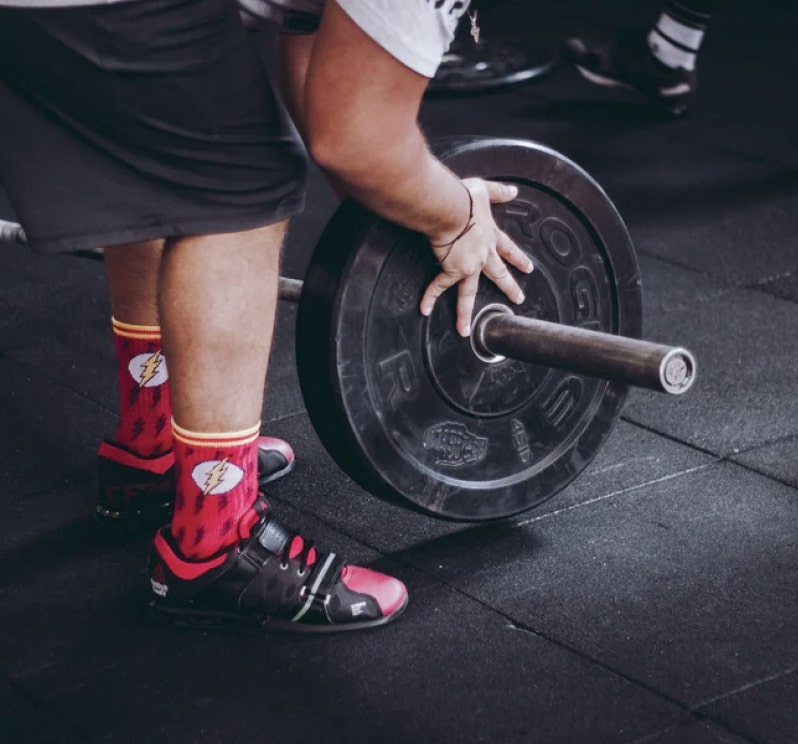 A man preparing barbell for lifting weights